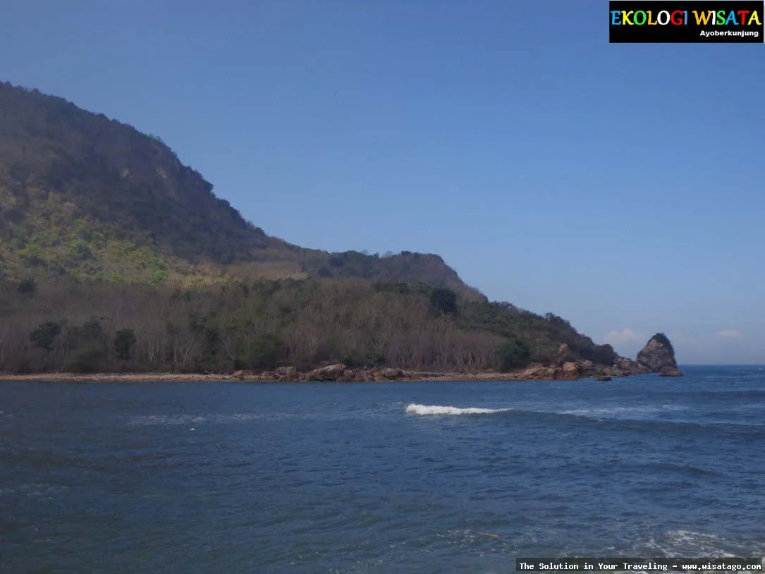 Pantai Kucur dengan pasir lembut