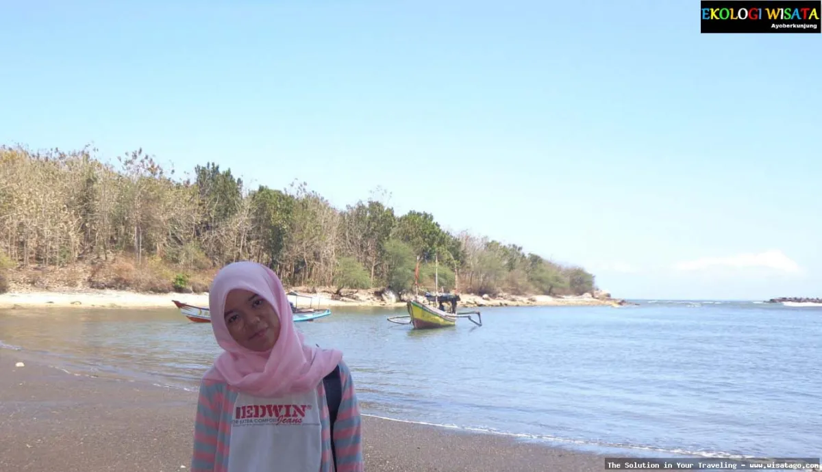 Pantai Kucur, pemandangan alam menawan