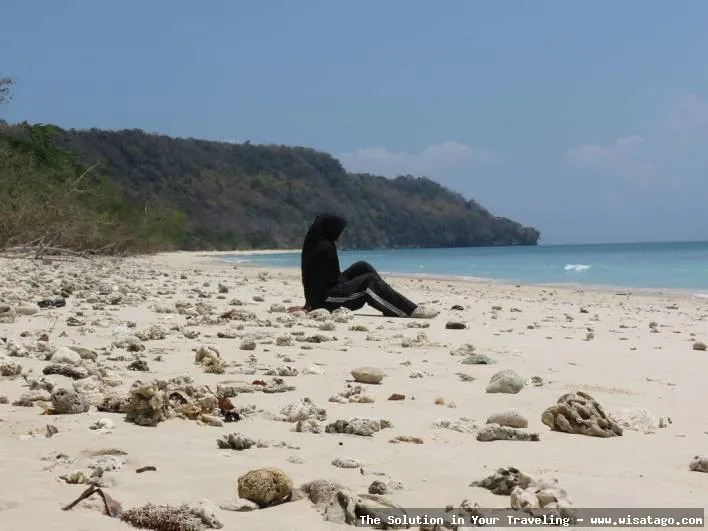 Pantai Kucur, keindahan alam memukau