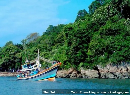 Pantai Kucur, keindahan pantai selatan