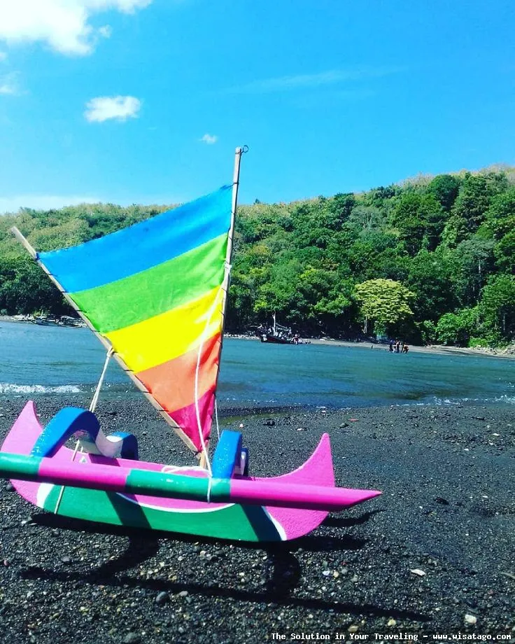 Pantai Kucur: pesona alam memukau
