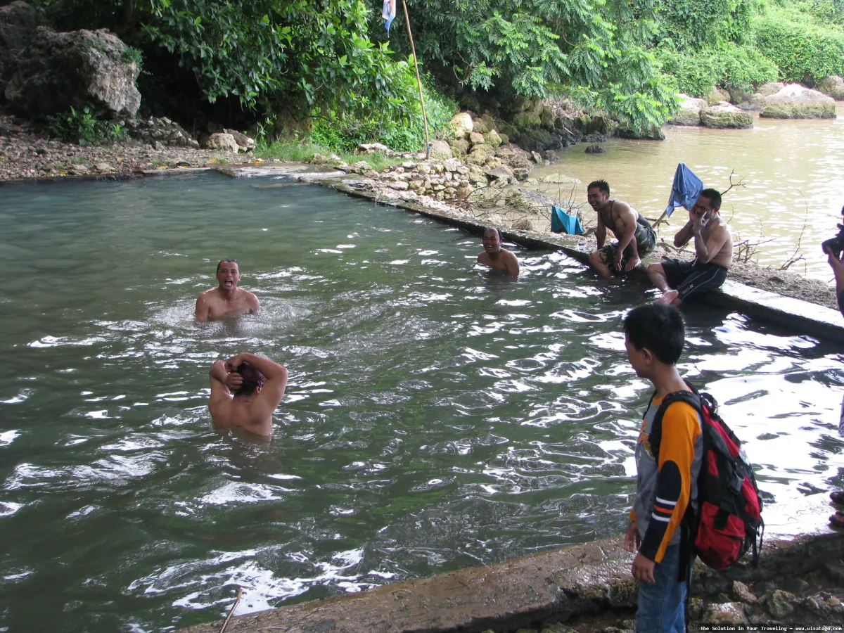 Pantai Kucur, keindahan alami pesisir.