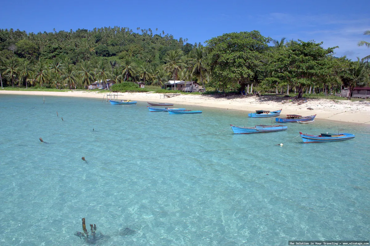 Pantai Kusik: keindahan alam memukau