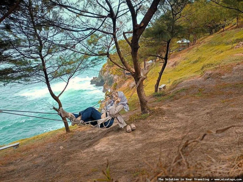 Pantai Lampon, surga tersembunyi Indonesia