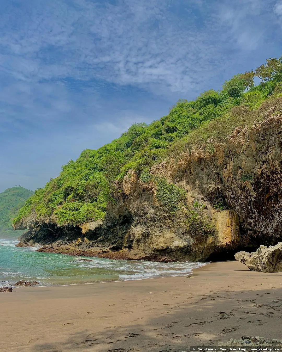 Pantai Lampon, surga tersembunyi Indonesia