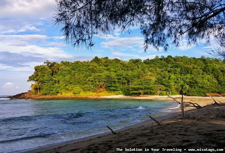 Pantai Lhok Geulumpang yang indah mempesona