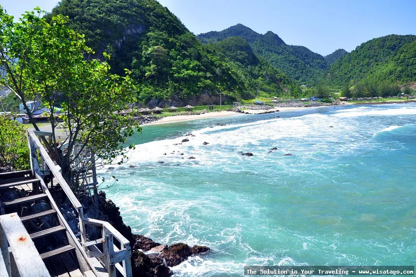 Pantai Lhoknga: keindahan alam memukau