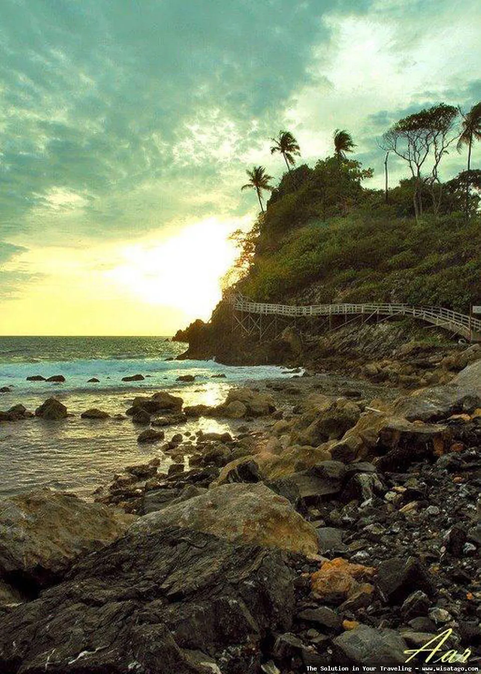 Pantai Lhoknga, panorama alam memesona
