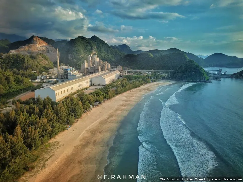 Pantai Lhoknga, pesona alam Aceh.