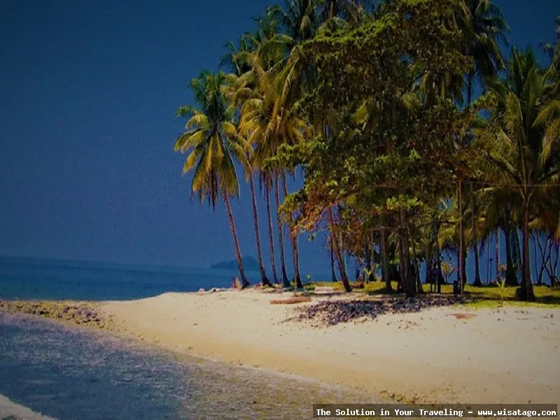 Pantai Liwutongkidi, keindahan alam Sulawesi.