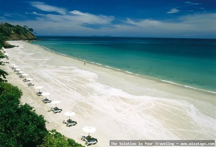 Pantai Lombang, pasir putih mempesona