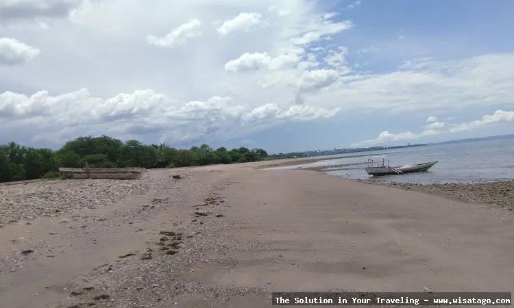 Pantai Manikin, pesona alam memukau