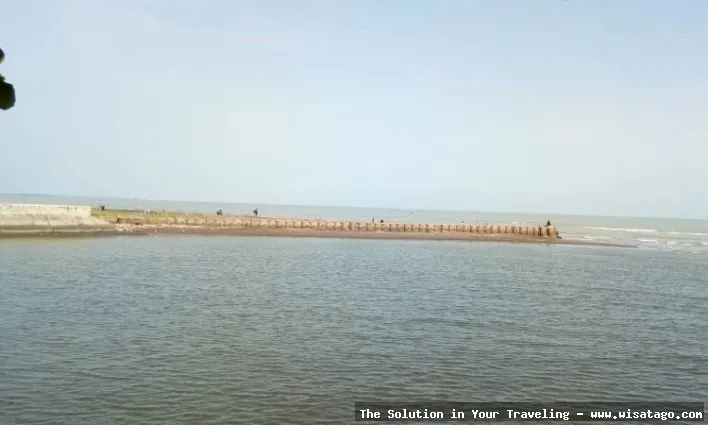 Pantai Maron, pemandangan tepi laut.