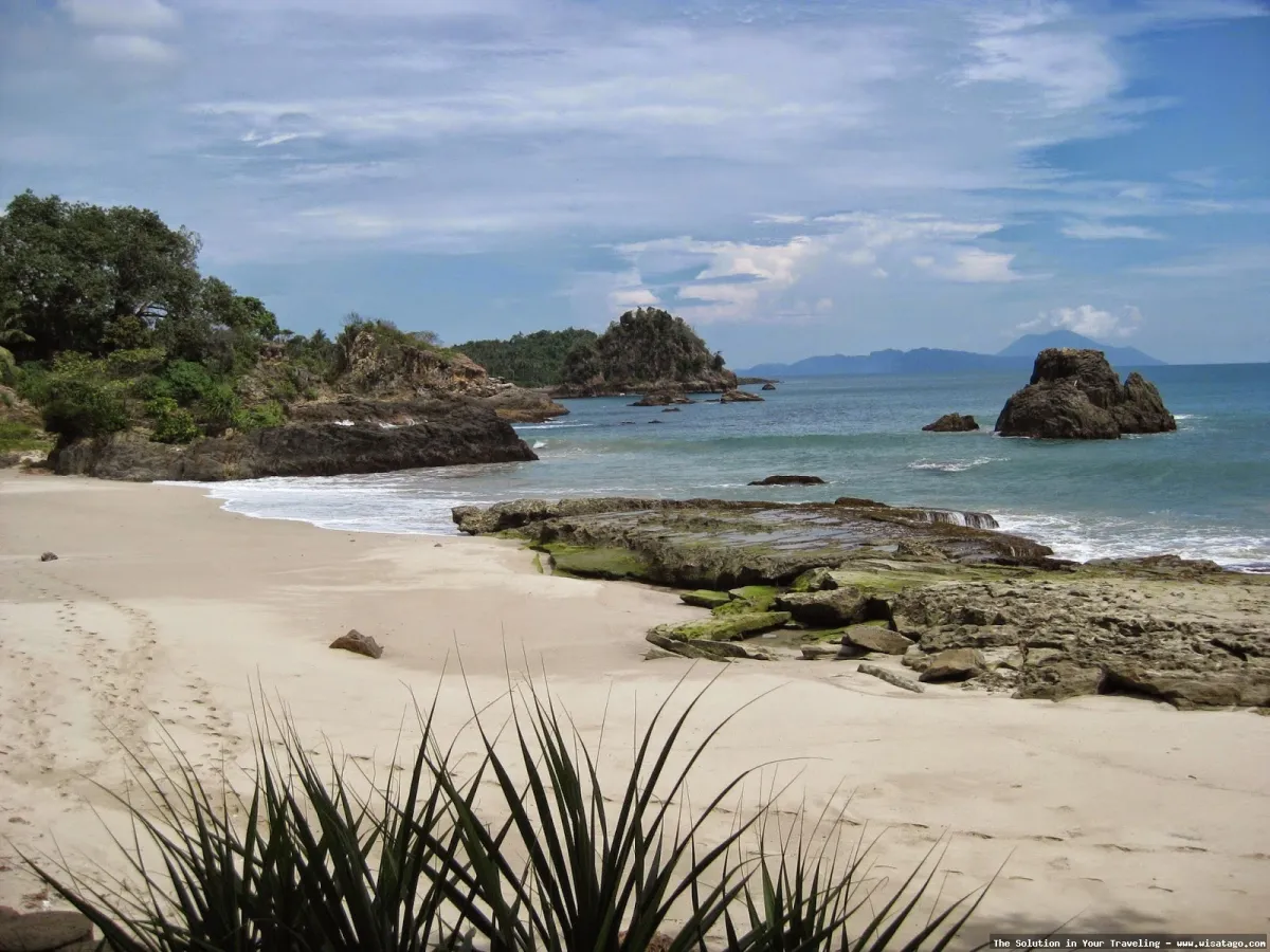 Pantai Maron: pasir pantai yang indah
