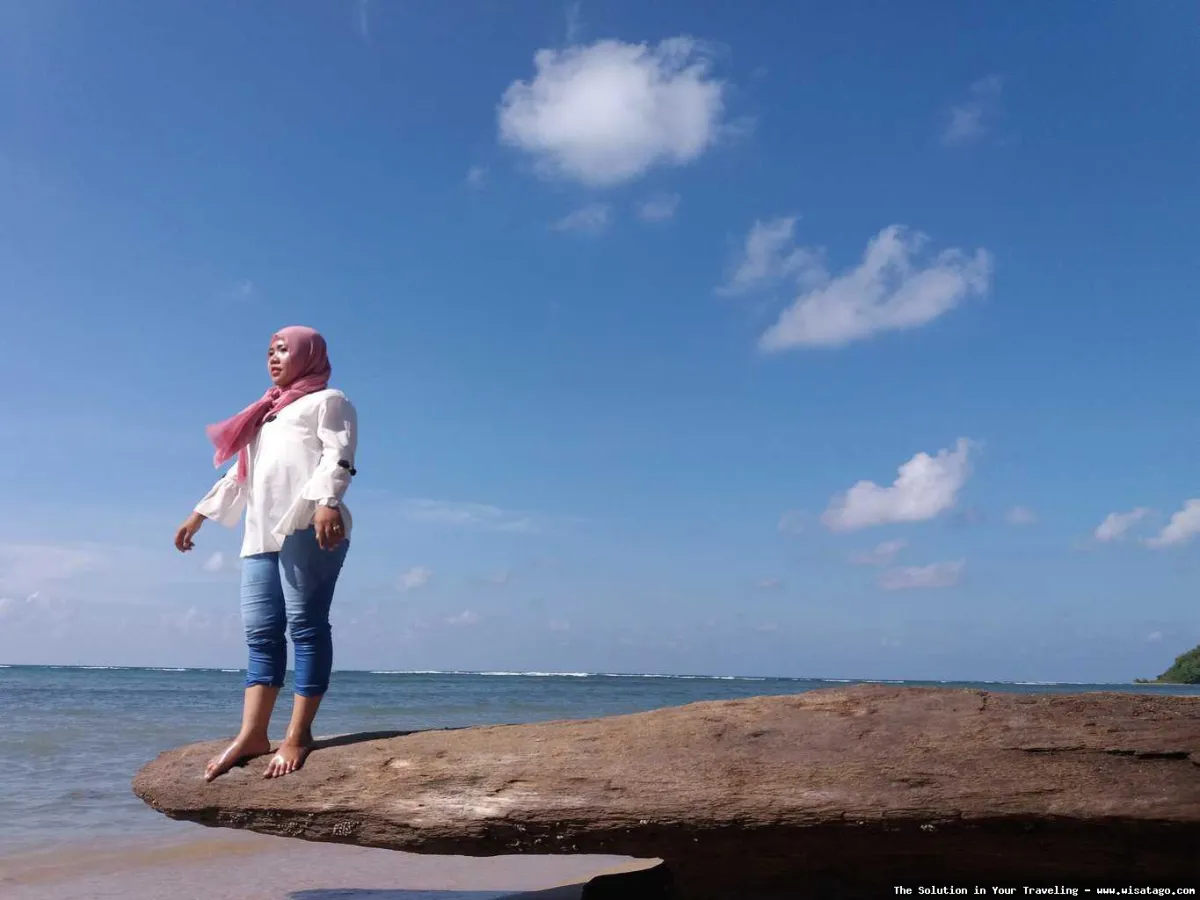 Pantai Mayangkara, keindahan pesisir selatan