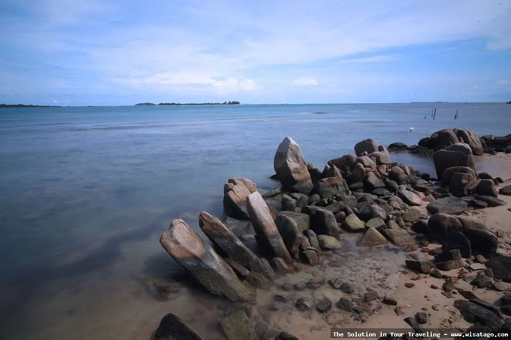 Pantai Melur, pesona pantai yang alami.