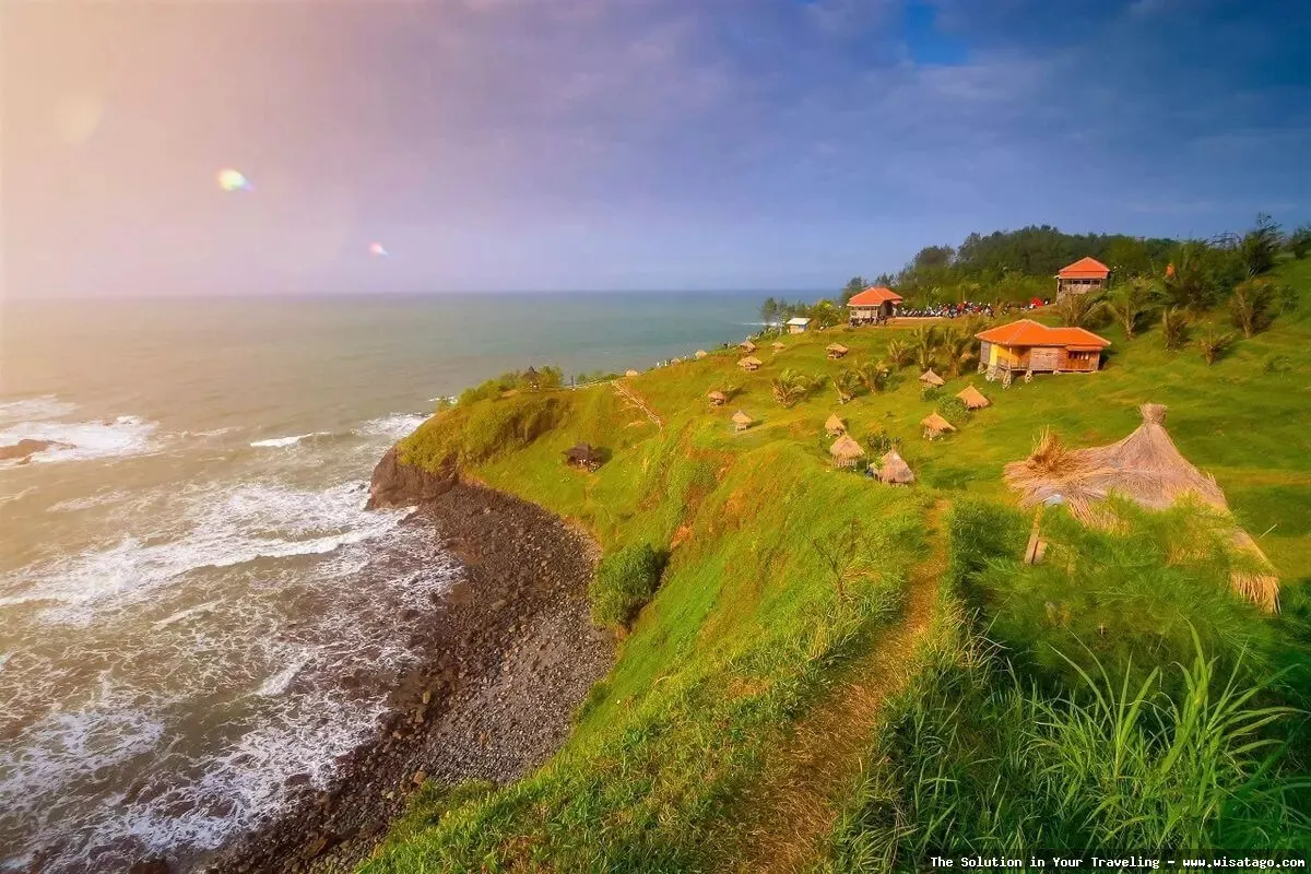 Pantai Menganti di Kebumen yang indah
