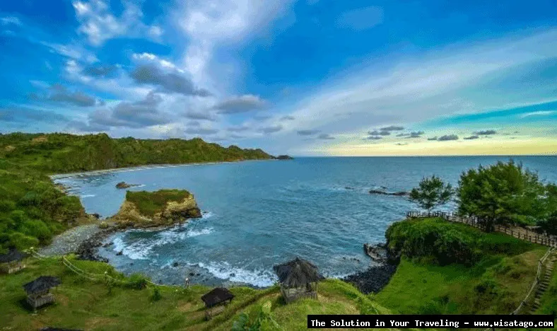 Pantai Menganti di Kebumen, indah menawan