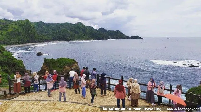 Pantai Menganti di Kebumen yang indah