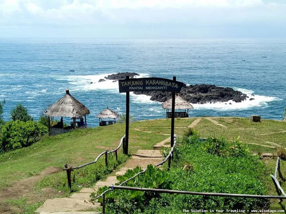 Pantai Menganti di Kebumen yang indah.
