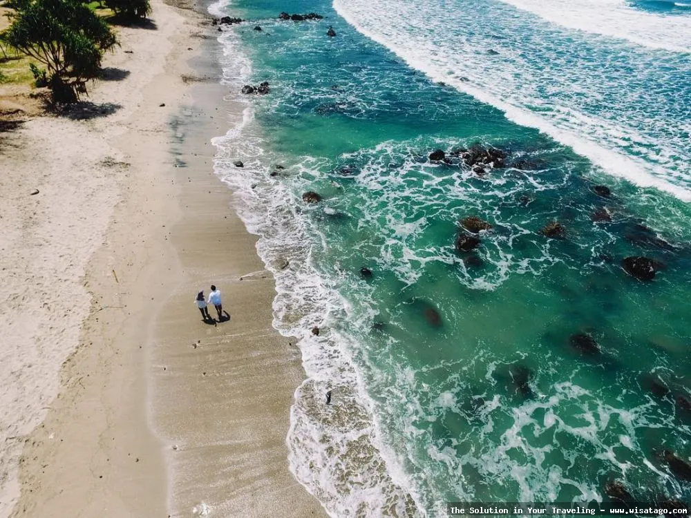 Pantai Menganti di Kebumen yang indah