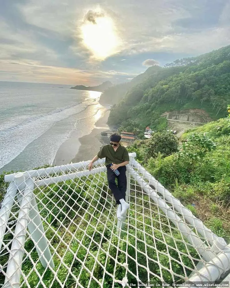 Pantai Menganti di Kebumen yang indah
