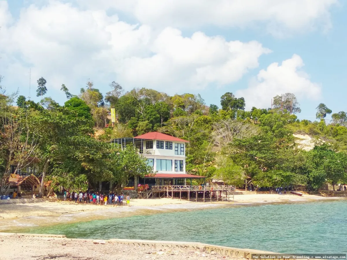 Pantai Mirota dengan pemandangan indah