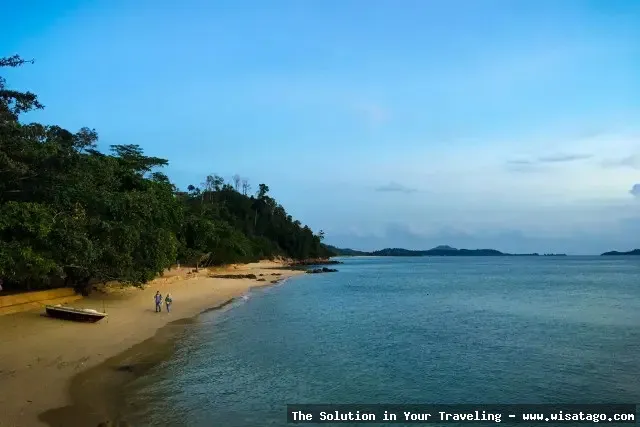 Pantai Mirota: pesona alam memukau