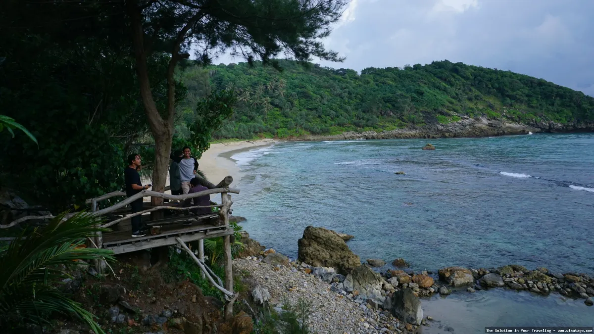 Pantai Momong, pemandangan indah memukau