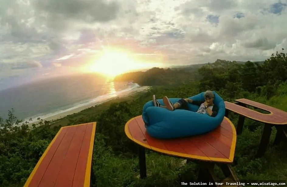 Pantai Mondangan, pemandangan tepi laut