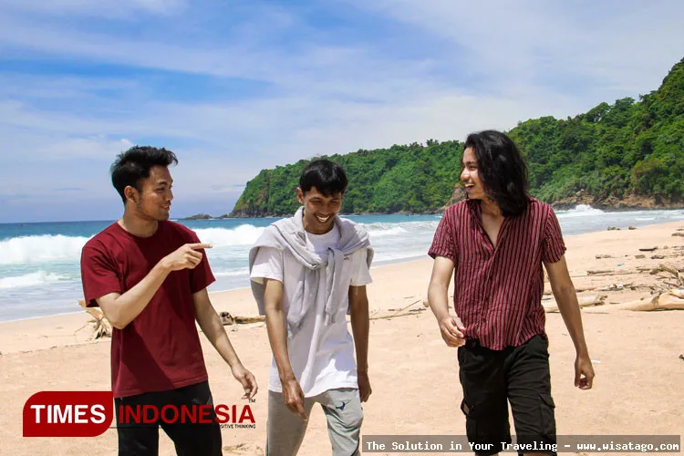Pantai Mondangan, keindahan pesisir memukau