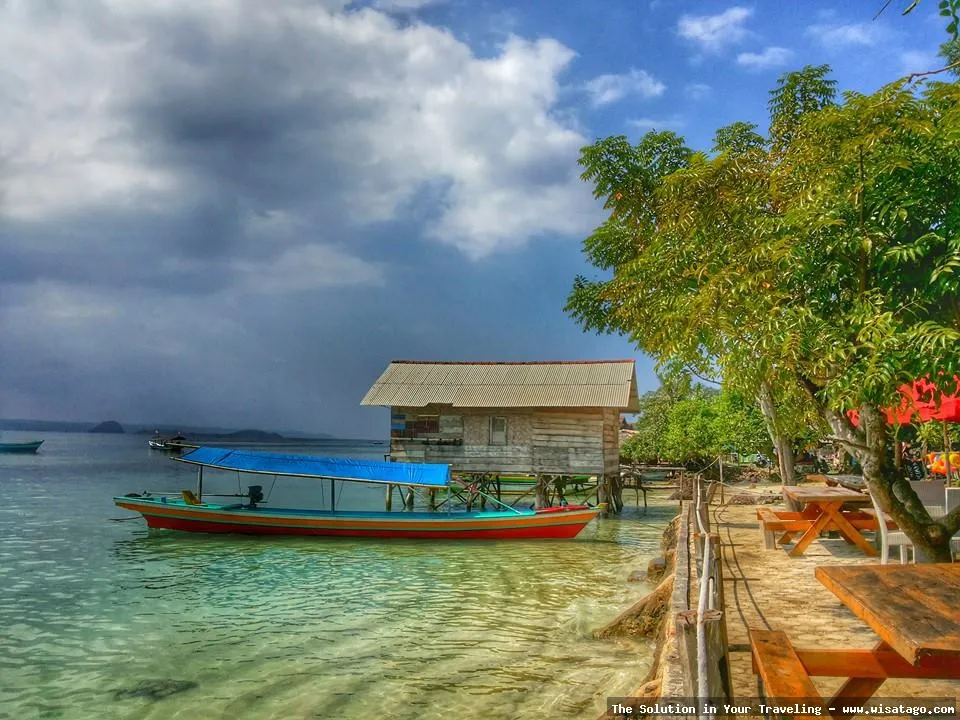 Pantai Mutun: pasir putih dan ombak