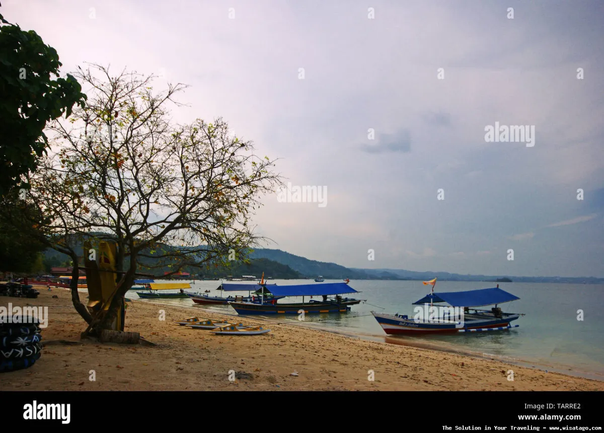Pantai Mutun, pasir putih mempesona