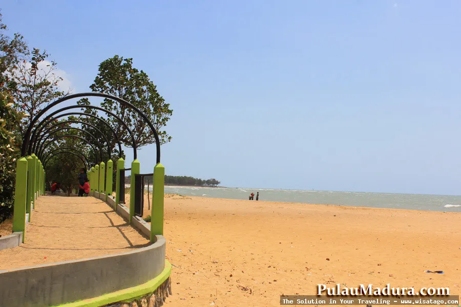 Pantai Nepa, pasir putih menawan.