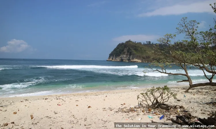 Pantai Ngalur, keindahan alam memukau