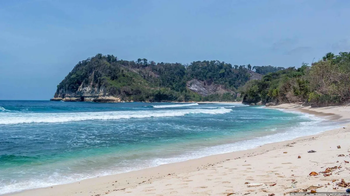 Pantai Ngalur, keindahan tersembunyi Malang
