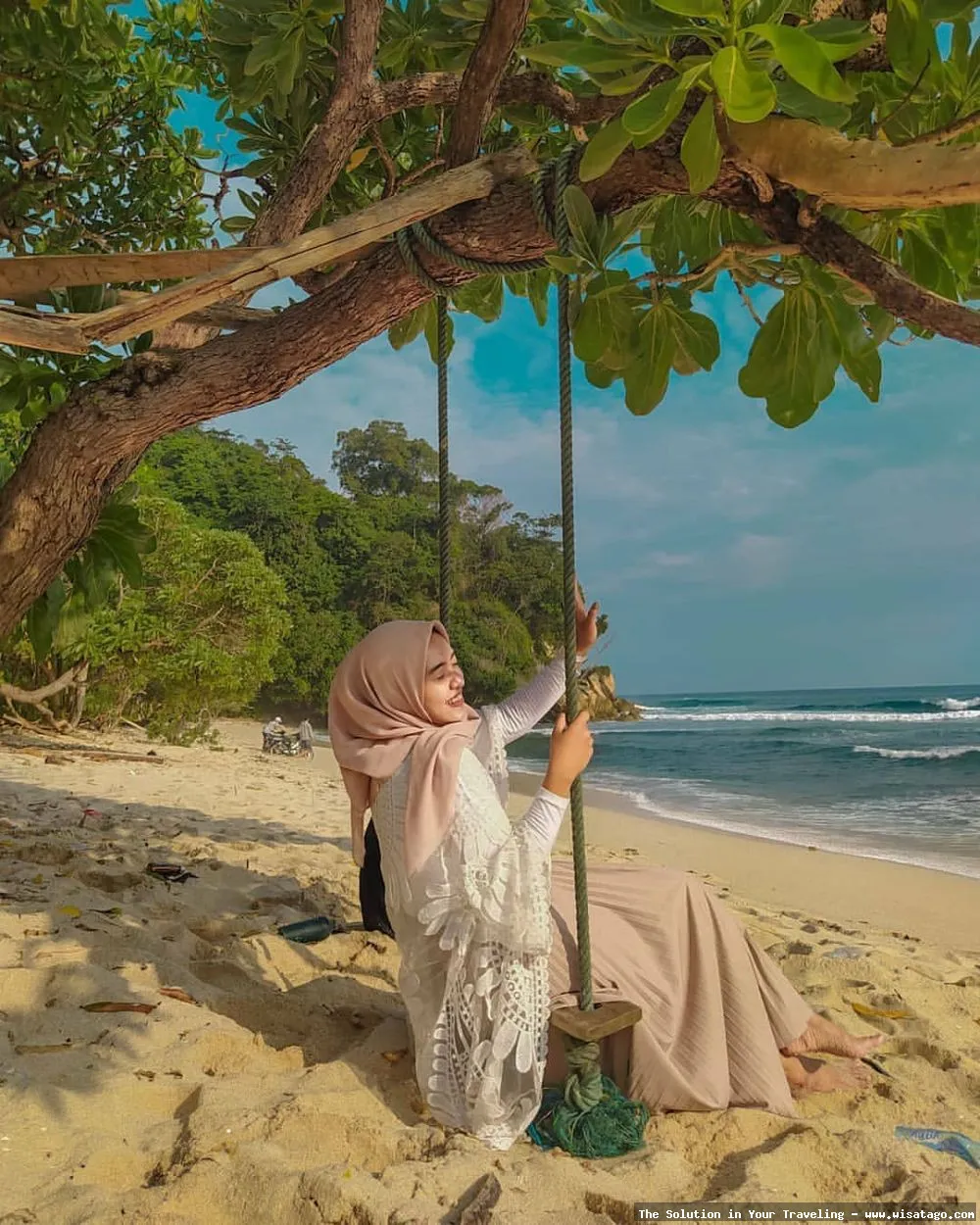 Pantai Ngalur, pesona pantai selatan.