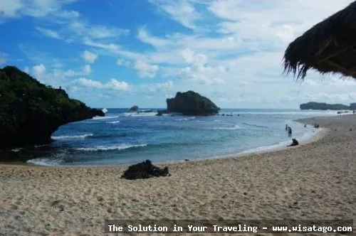 Pantai Ngandong, pasir putih menawan.