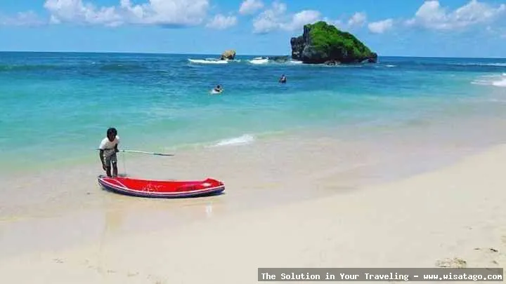 Pantai Ngandong, pesona pasir putih