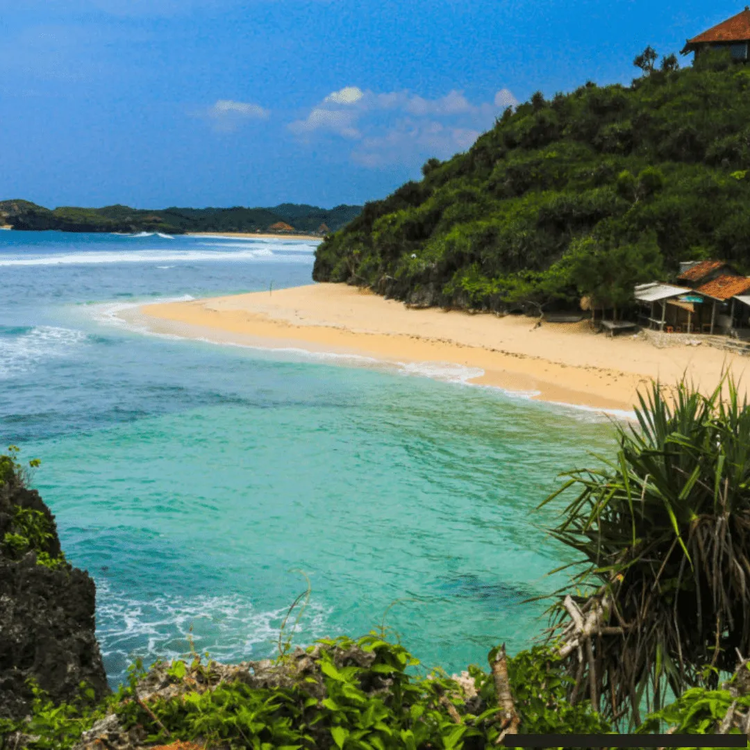 Pantai Ngandong, pasir putih yang mempesona