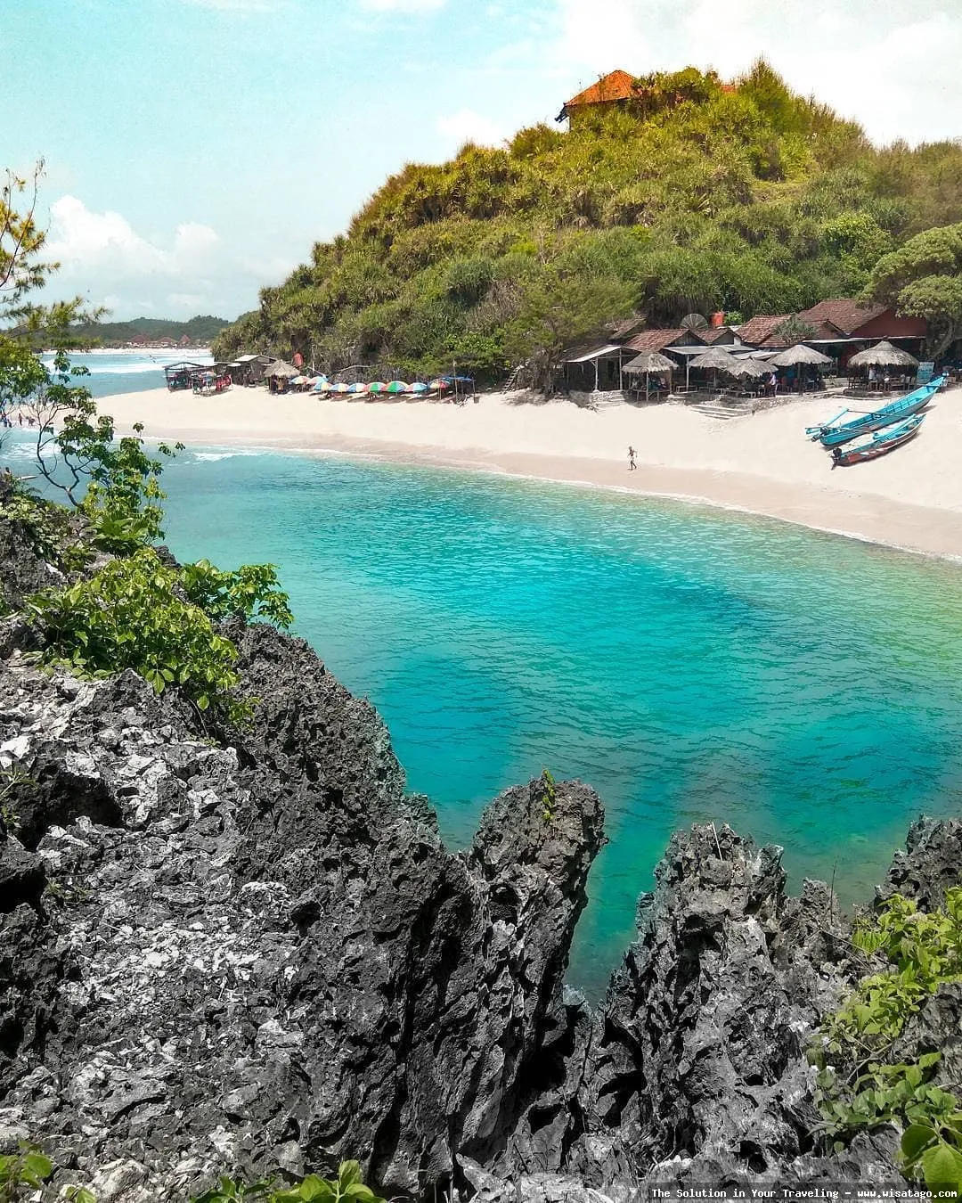 Pantai Ngandong, keindahan pasir putihnya