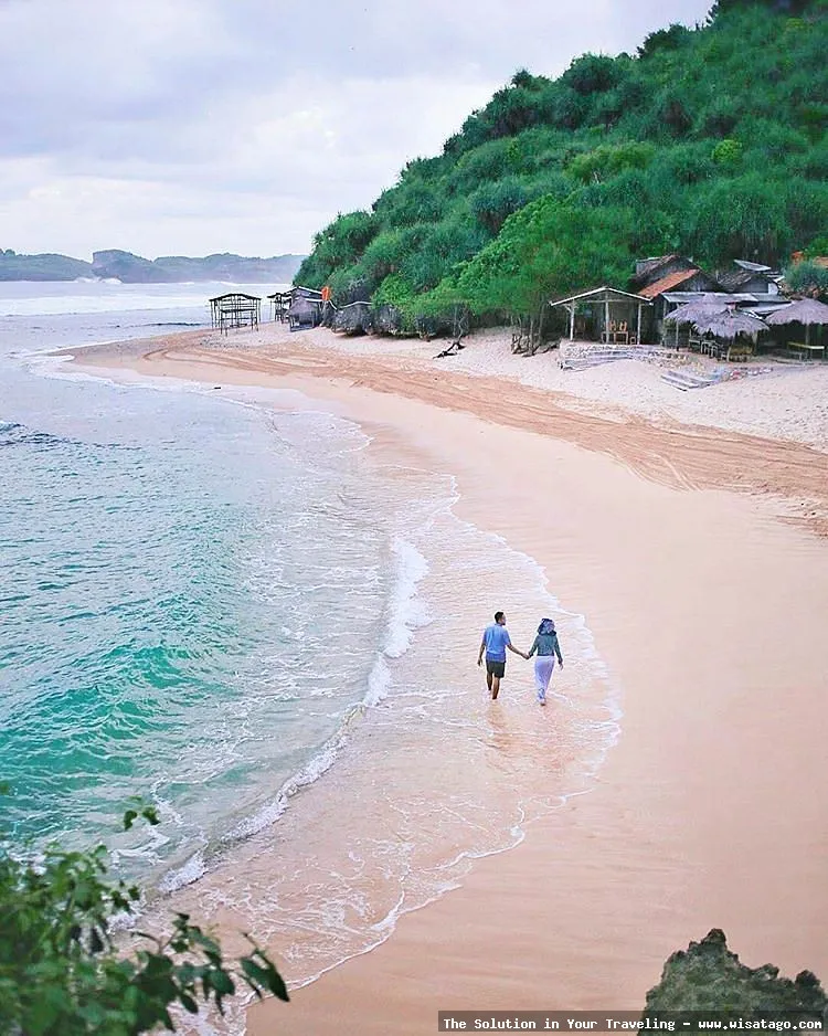 Pantai Ngandong, pasir putih menawan