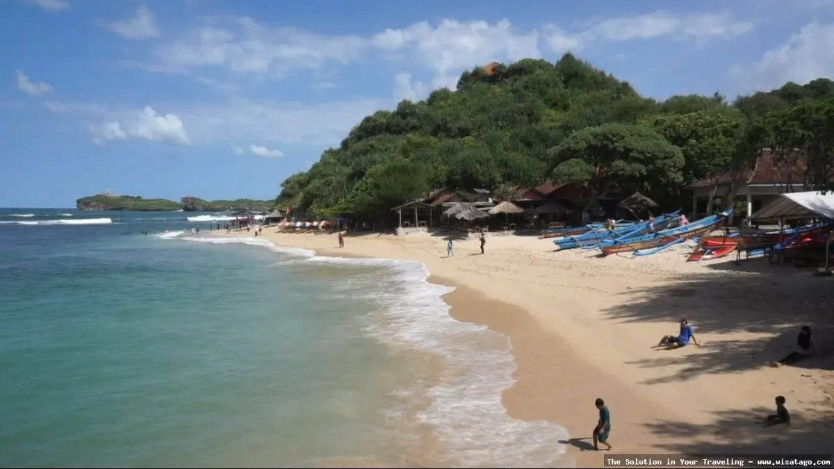 Pantai Ngandong, pasir putih memesona