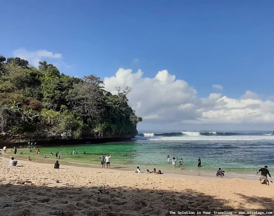 Pantai Ngantep, pesona laut selatan