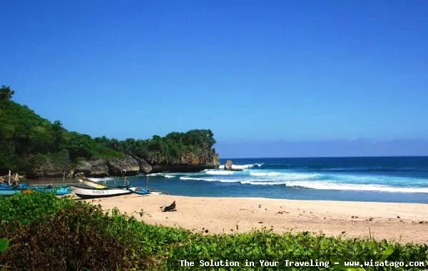 Pantai Ngantep, keindahan laut selatan