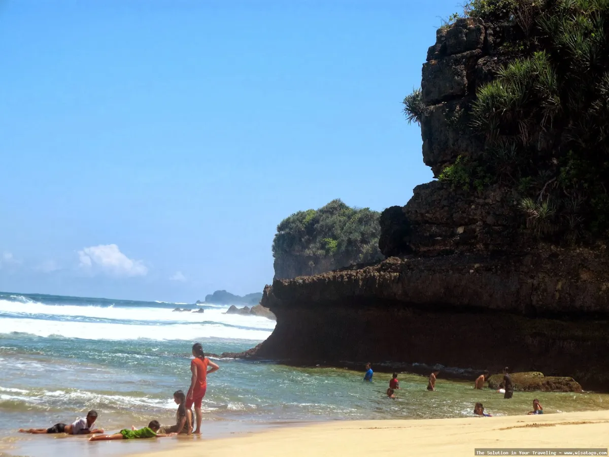 Pantai Ngantep Malang, keindahan tersembunyi