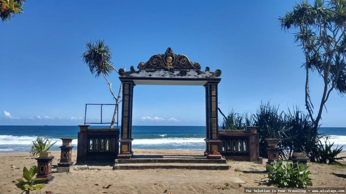 Pantai Ngantep Malang pesona alam indah