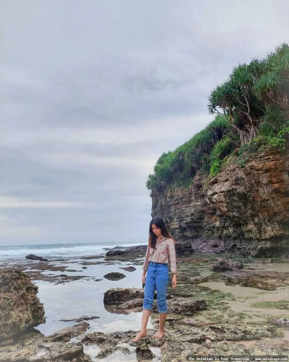 Pantai Ngetun, pasir putih menawan.