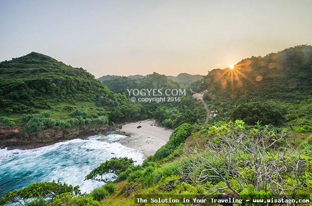 Pantai Ngetun, pasir putih menawan
