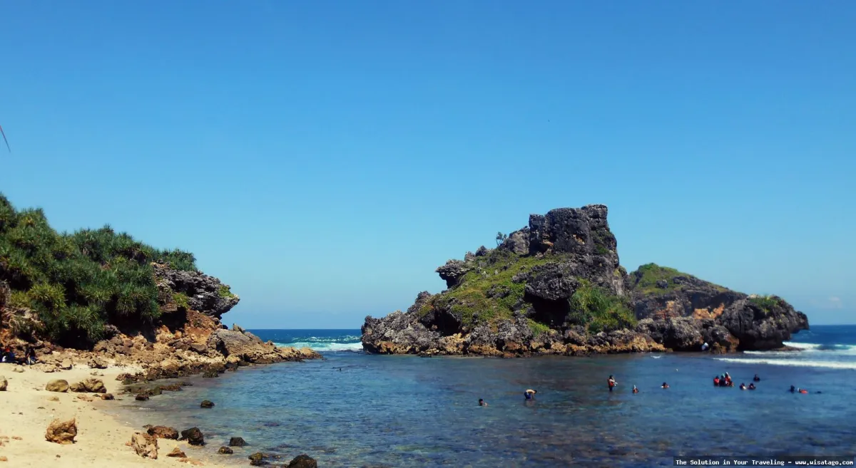 Pantai Nglambor, snorkeling yang menyenangkan.
